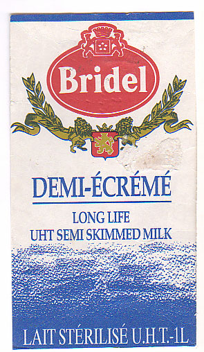Frankreich: Bridel - Demi-ecreme Long Life UHT semi skimmed milk